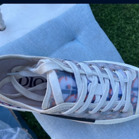 My brother only wearied them for 3 days he doesn’t like how they look I do . lmk - Picture 5 of 6